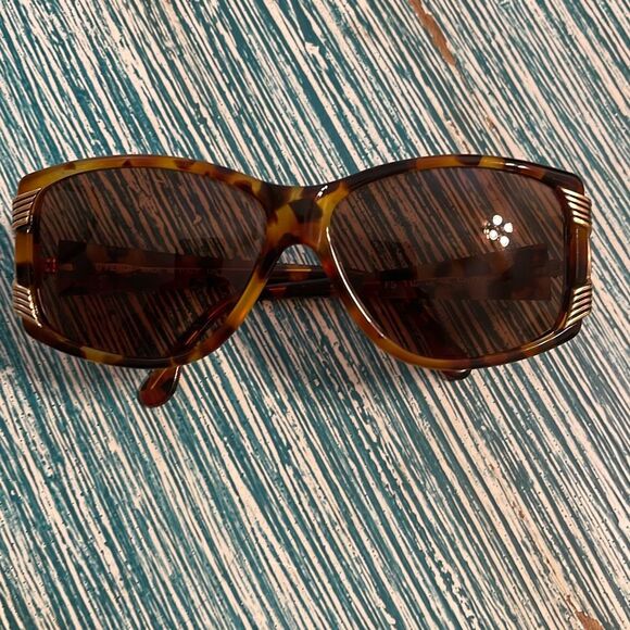Fendi Accessories - FENDI Vintage Classic Tortoise Shell Sunglasses